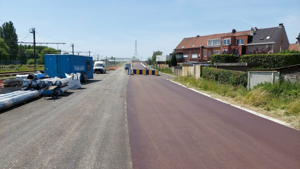 Fietsostrade F11 ter hoogte van station in Lier