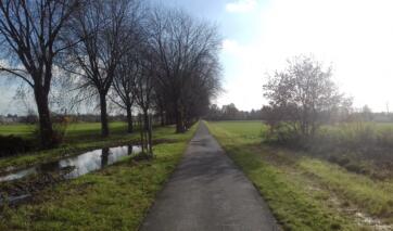 Fietsostrade F11 ter hoogte van station in Lier